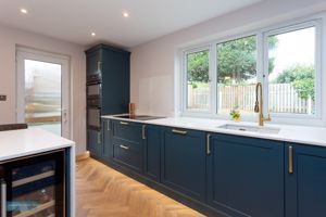 Kitchen/Breakfast Room- click for photo gallery